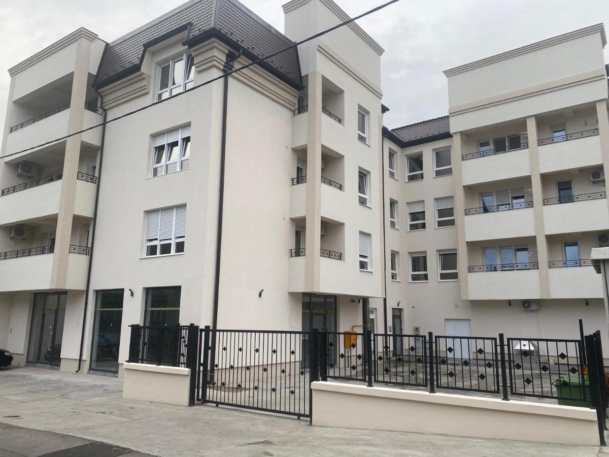 Apartman Mdb Lux 수보티차 외부 사진