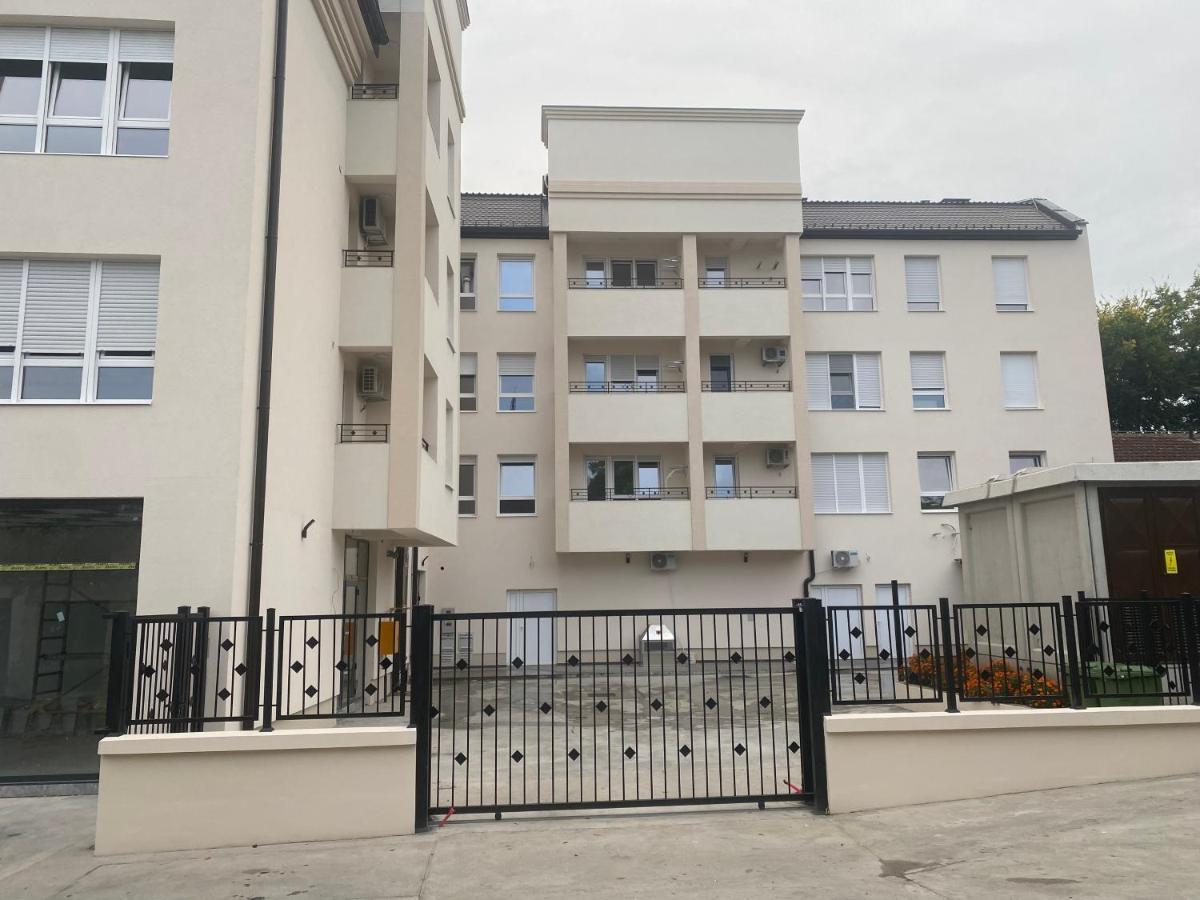 Apartman Mdb Lux 수보티차 외부 사진