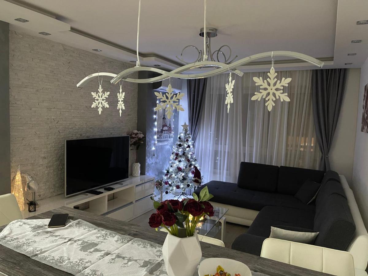 Apartman Mdb Lux 수보티차 외부 사진